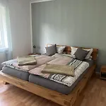 Apartamento Hoheeifel Ferienwohnungen mit Garten Nähe Nürburgring Ideal für Familien und Gruppen *