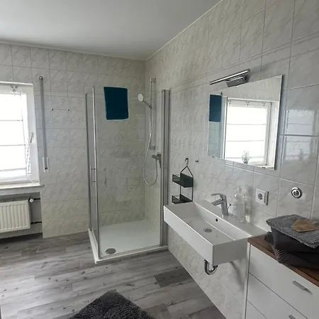Hoheeifel, 1 Haus Mit 2 5 Schlafzimmer In Naehe Nuerburgring Apartment *