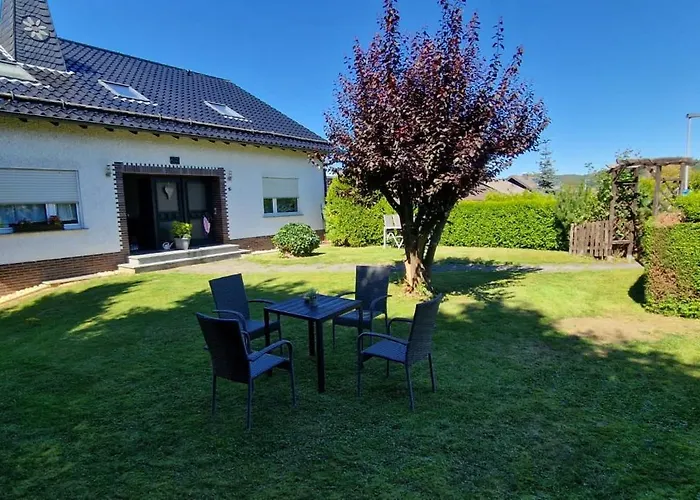 דירה Hoheeifel Ferienwohnungen Mit Garten Naehe Nuerburgring Ideal Fuer Familien Und Gruppen קלברג