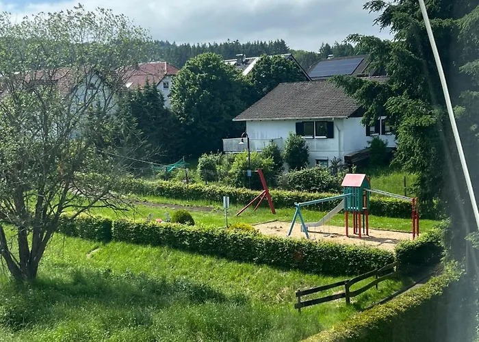 Hoheeifel Ferienwohnungen Mit Garten Naehe Nuerburgring Ideal Fuer Familien Und Gruppen דירה קלברג