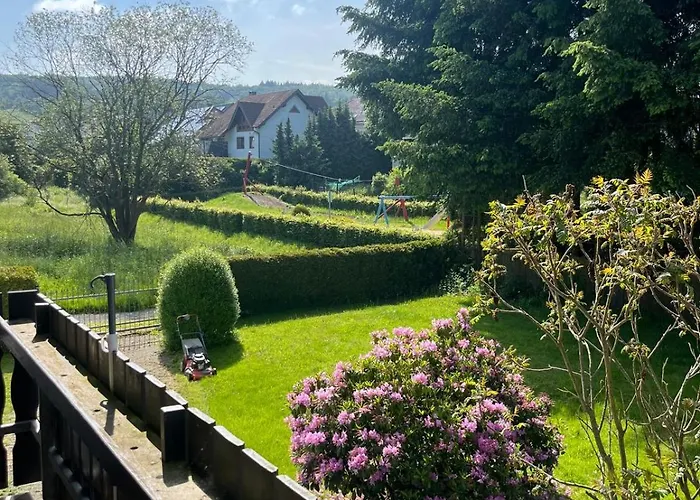 דירה Hoheeifel Ferienwohnungen Mit Garten Naehe Nuerburgring Ideal Fuer Familien Und Gruppen קלברג