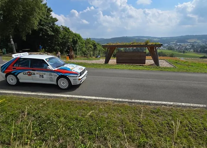 Hoheeifel Ferienwohnungen Mit Garten Naehe Nuerburgring Ideal Fuer Familien Und Gruppen דירה קלברג